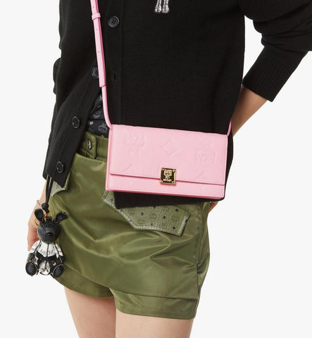 MYLGSTA01QA001-Aren Chain Wallet in Embossed Monogram Leather|LOTUS